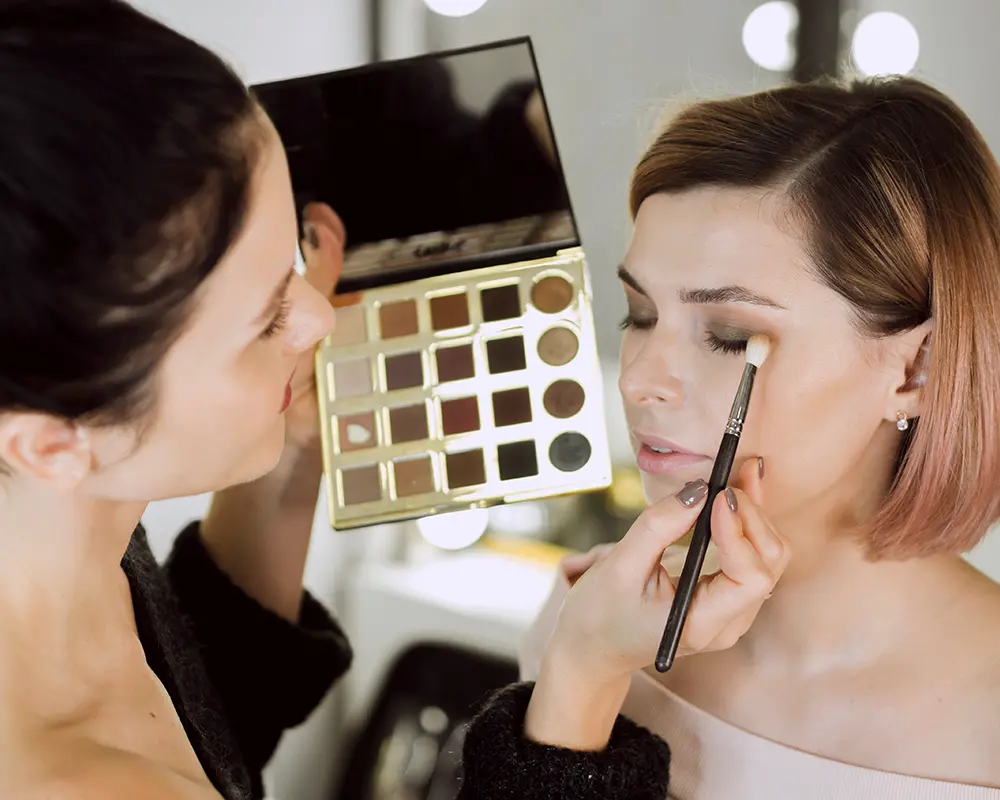 TRABAJO DE MAQUILLAJE Y PELUQUERÍA PARA EVENTOS